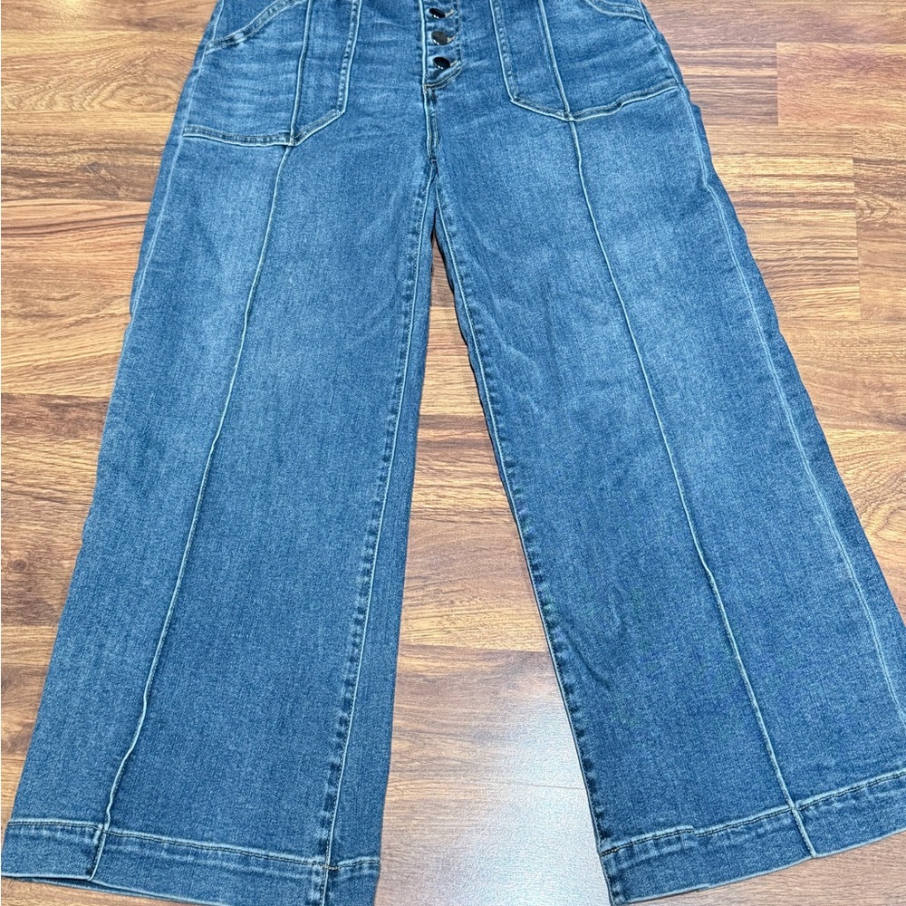 Kut from the Kloth Wide Leg High-Rise Jeans in Medium Blue